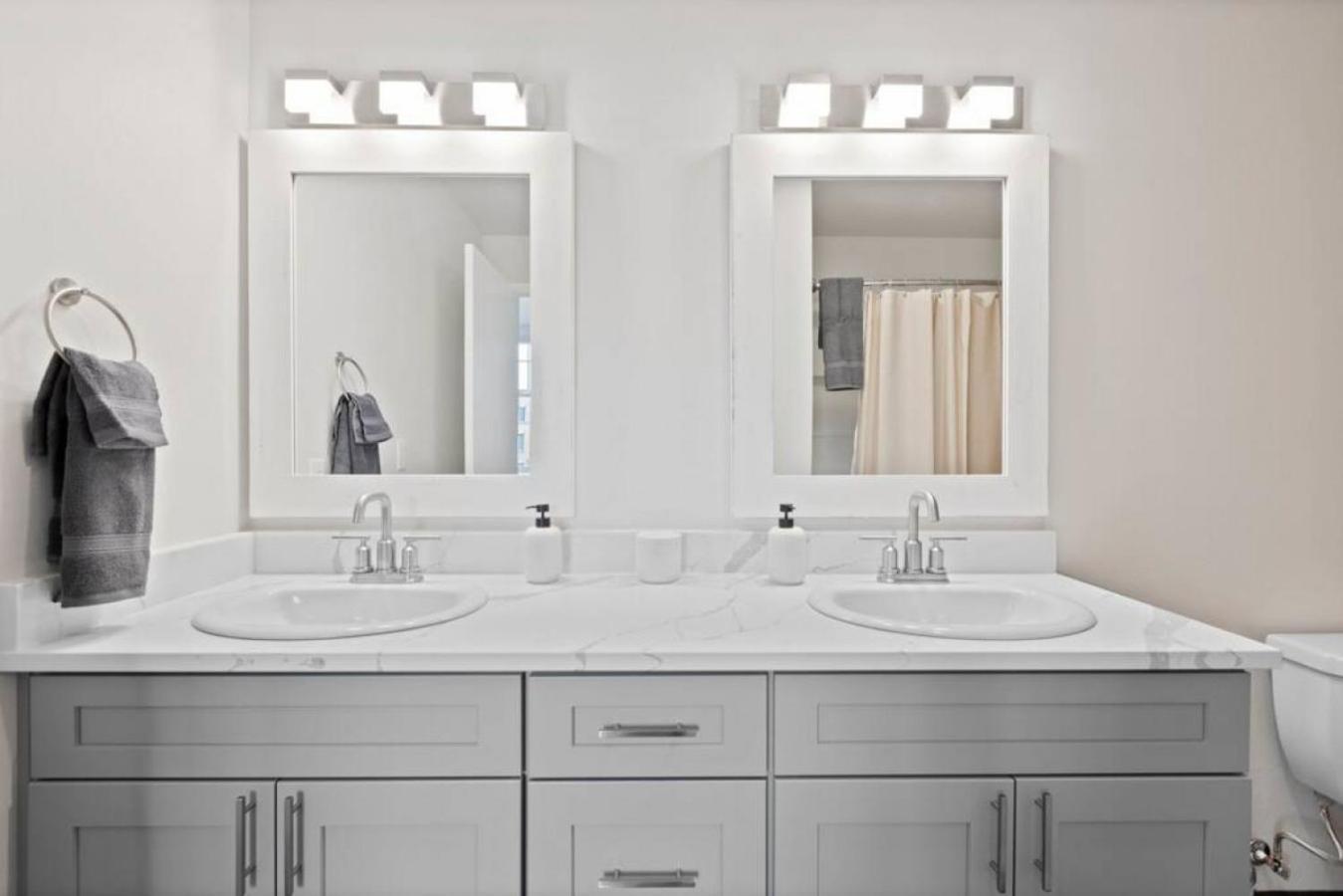 Apartment King Beds J And K On Main Luxury 406