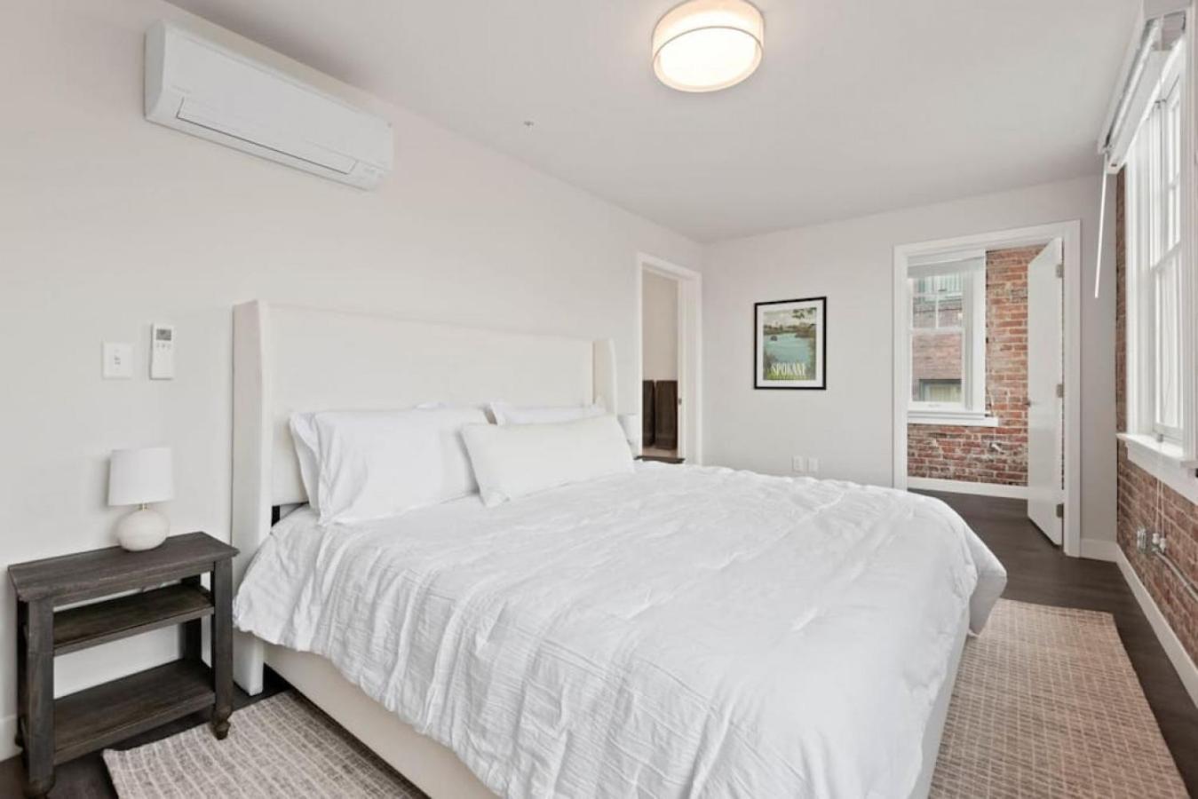 King Beds J And K On Main Luxury 406 Apartment *