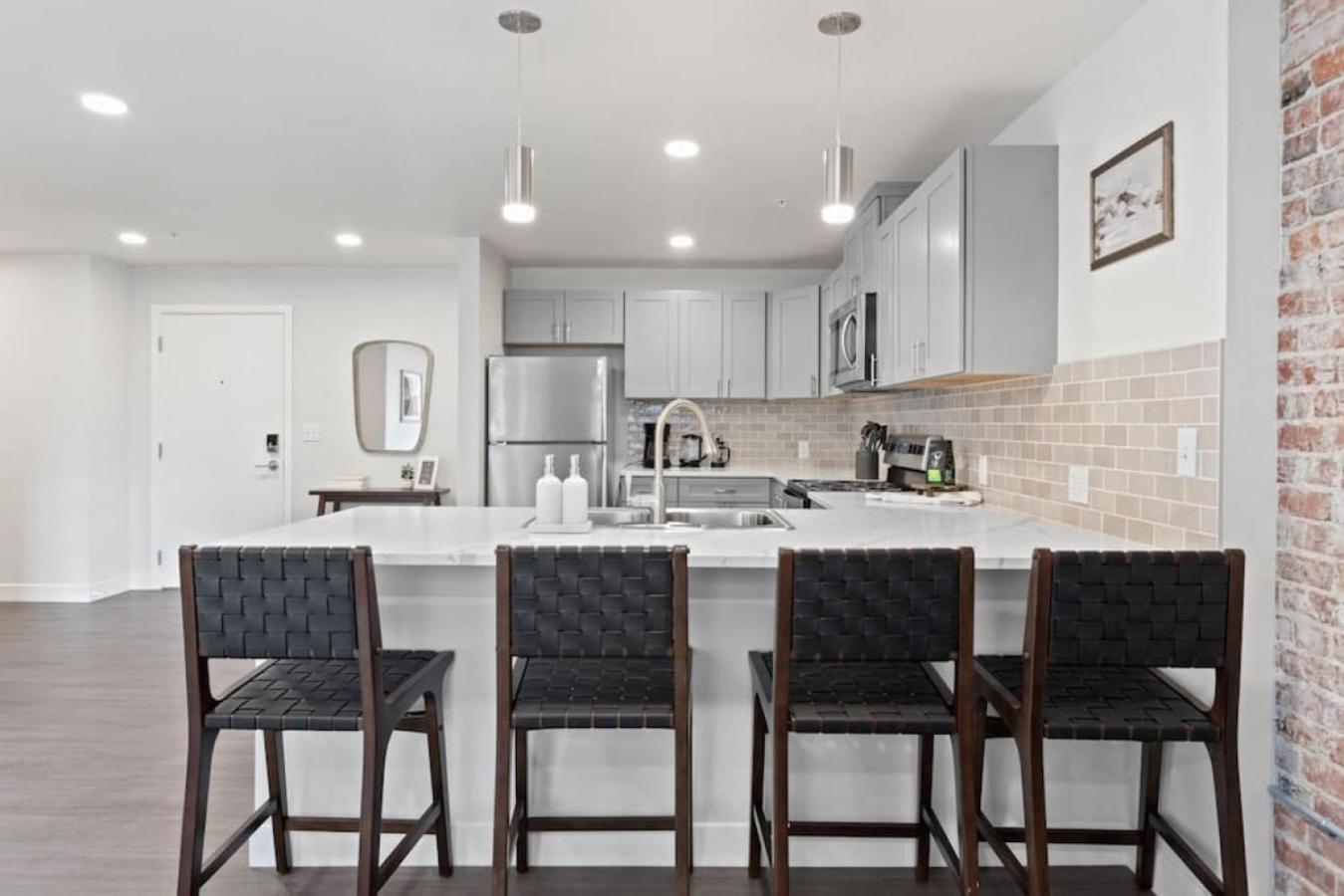 Apartment King Beds J And K On Main Luxury 406 Spokane